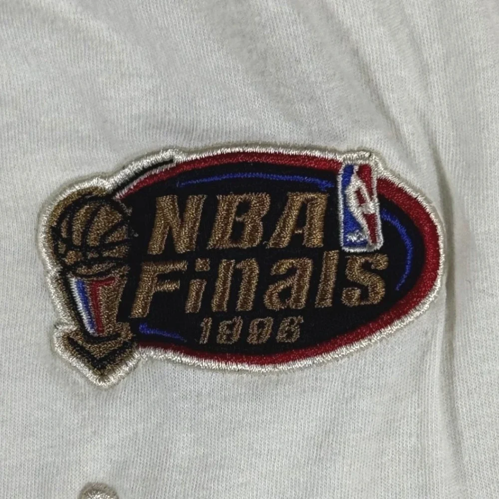 Mitchell & Ness Chicago Bulls 1996 NBA Finals T-Shirt Mens XL Cream Black HWC
